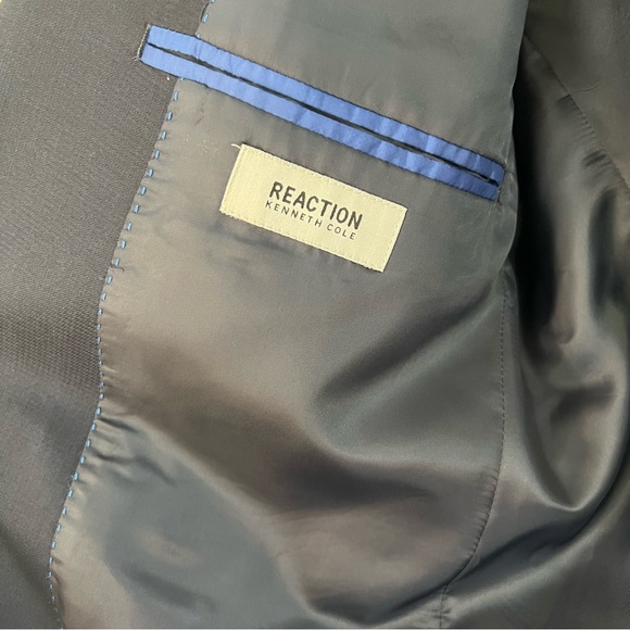 Kenneth Cole Reaction men’s navy blue suit - Picture 9 of 9